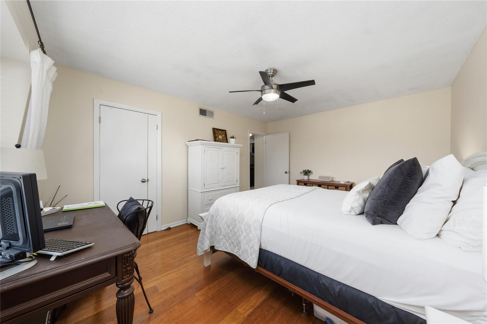 FOUR SEASONS CONDO - Residential