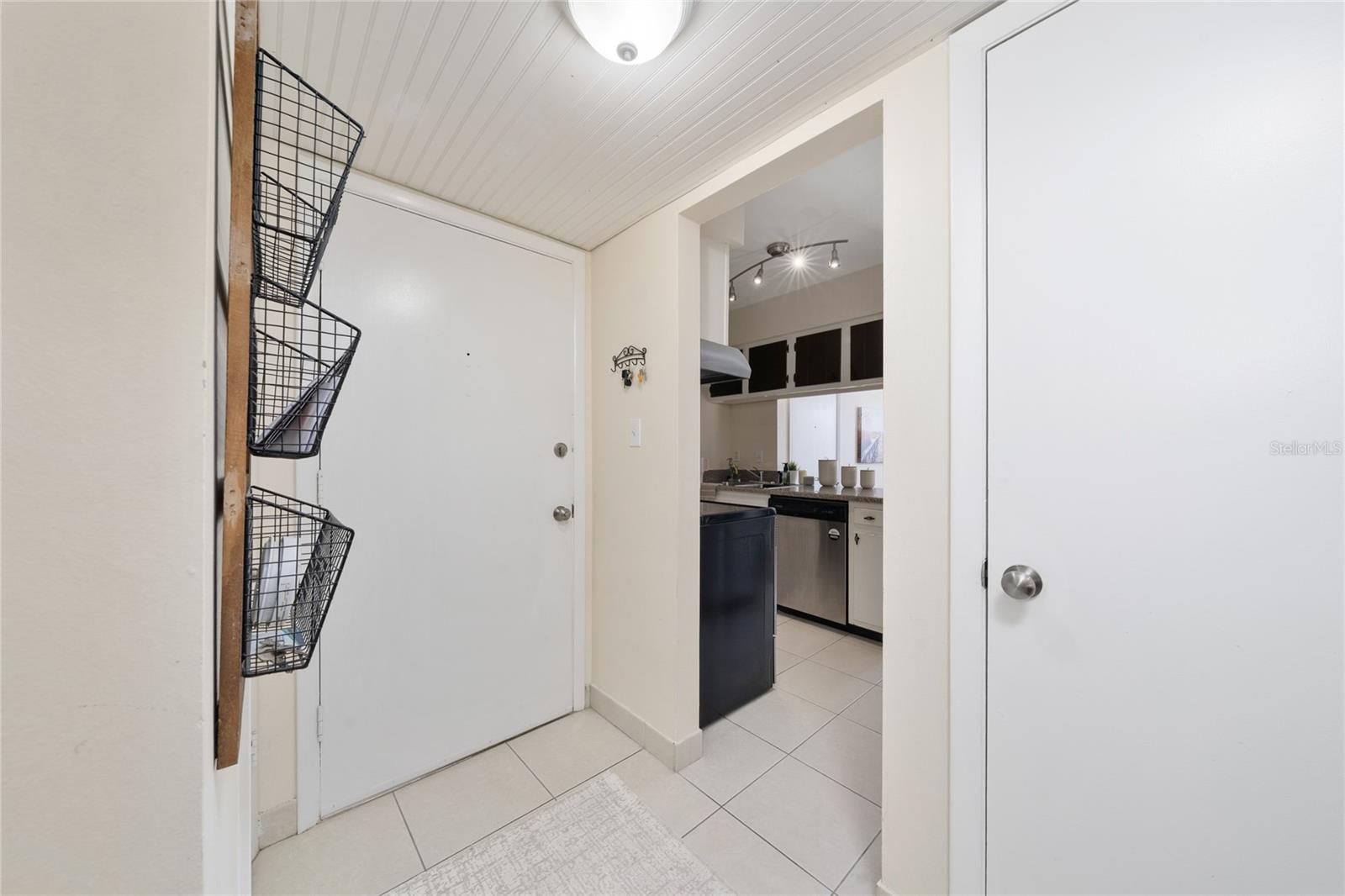 FOUR SEASONS CONDO - Residential