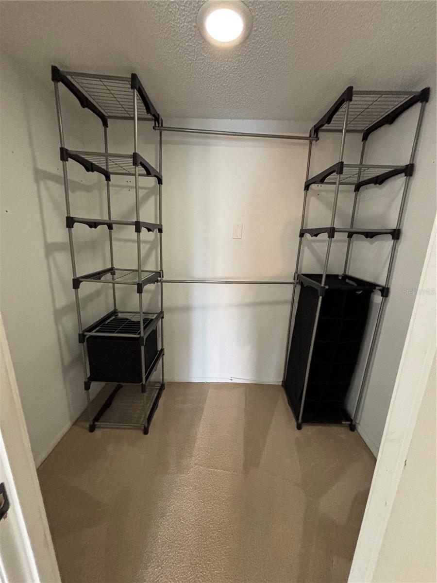 BAYSHORE ON THE LAKE APTS SEC 3 - Residential