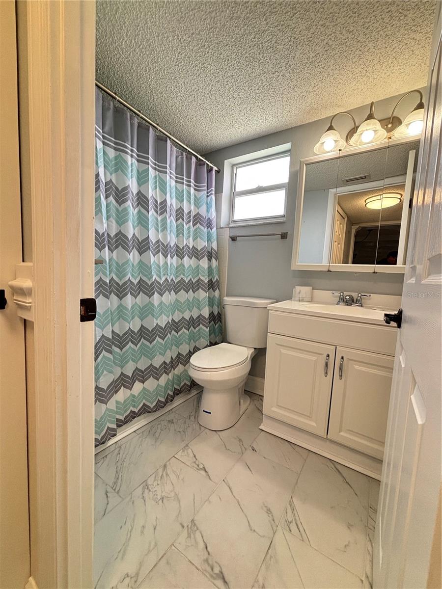 BAYSHORE ON THE LAKE APTS SEC 3 - Residential