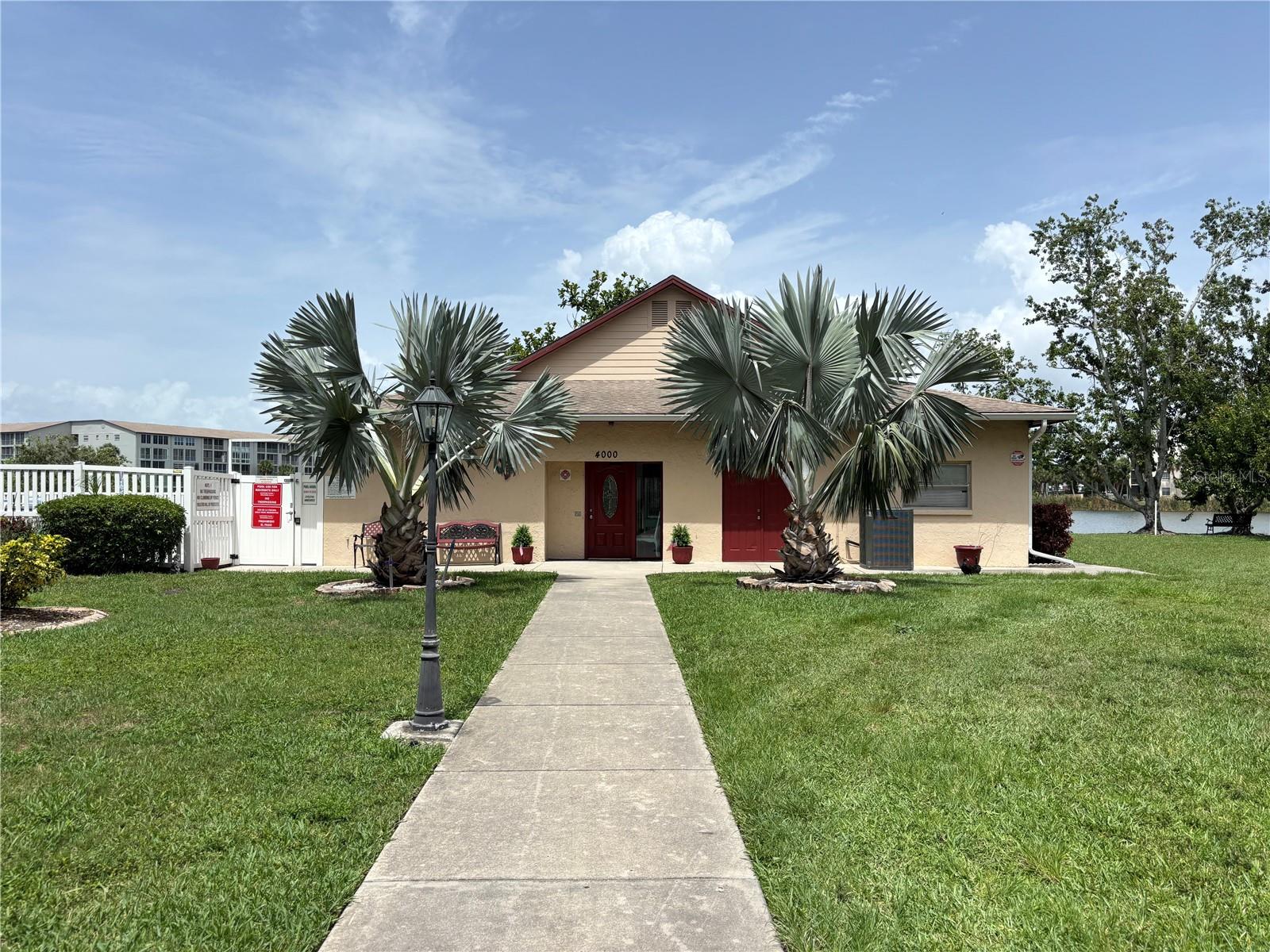 BAYSHORE ON THE LAKE APTS SEC 3 - Residential