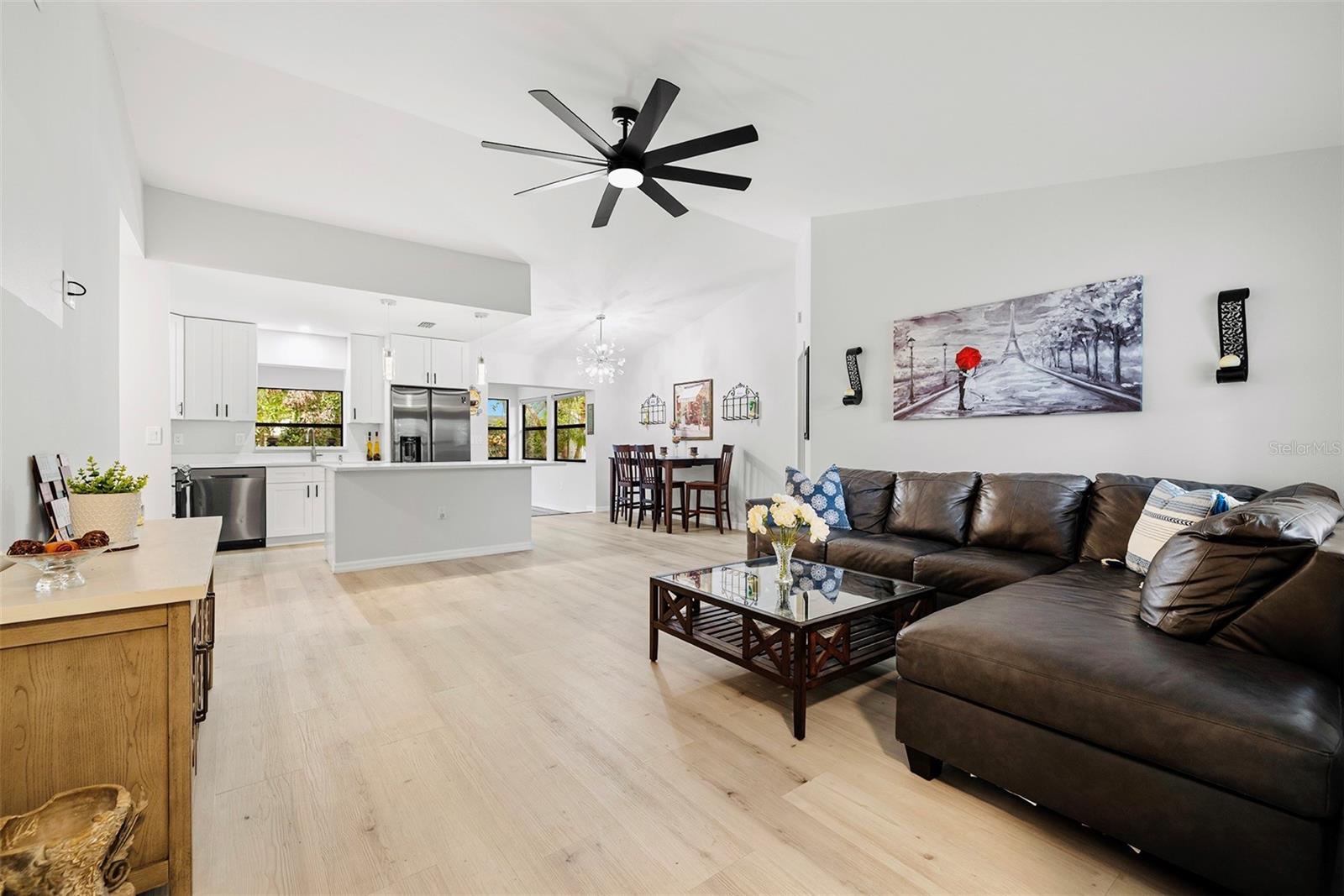 1047 DEER HOLLOW WAY