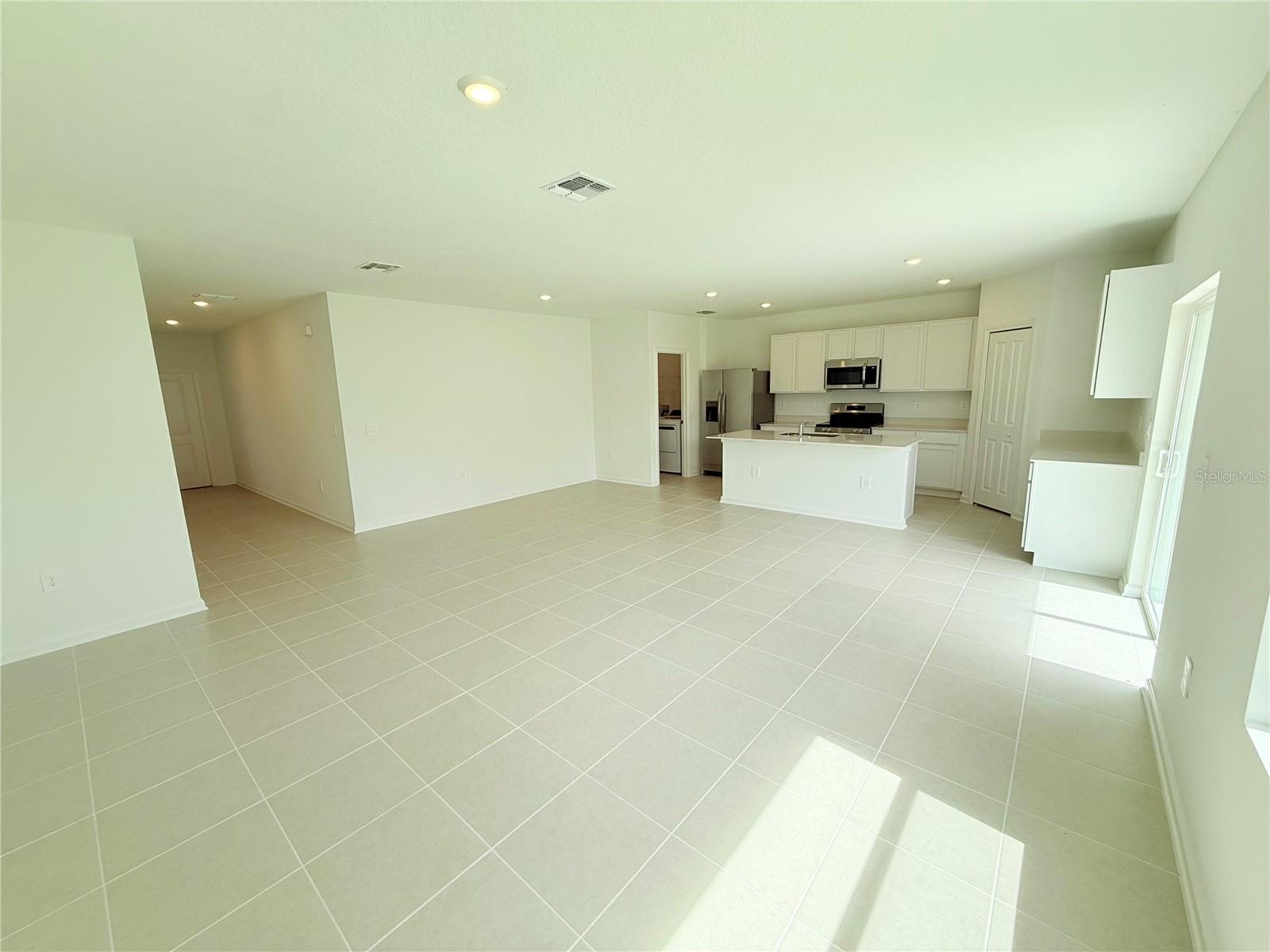 PEACE CREEK RESERVE 40'S - Residential Lease