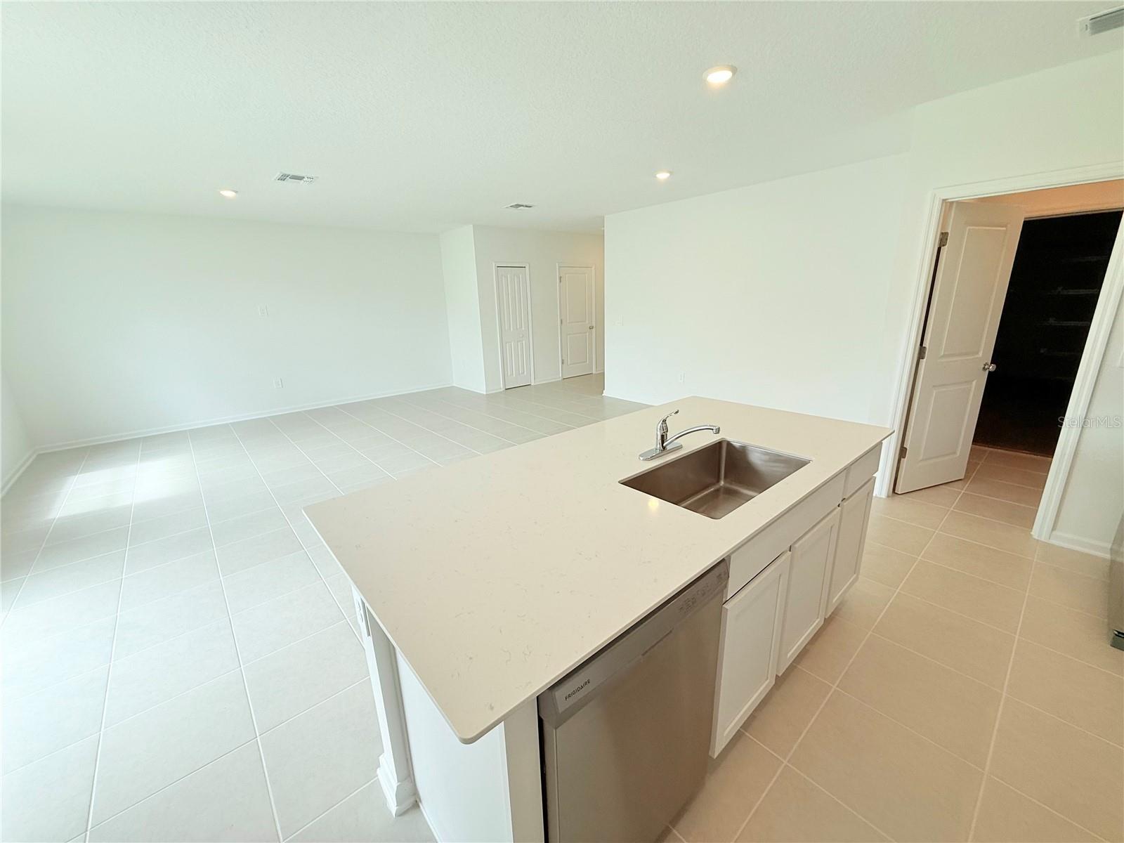 PEACE CREEK RESERVE 40'S - Residential Lease