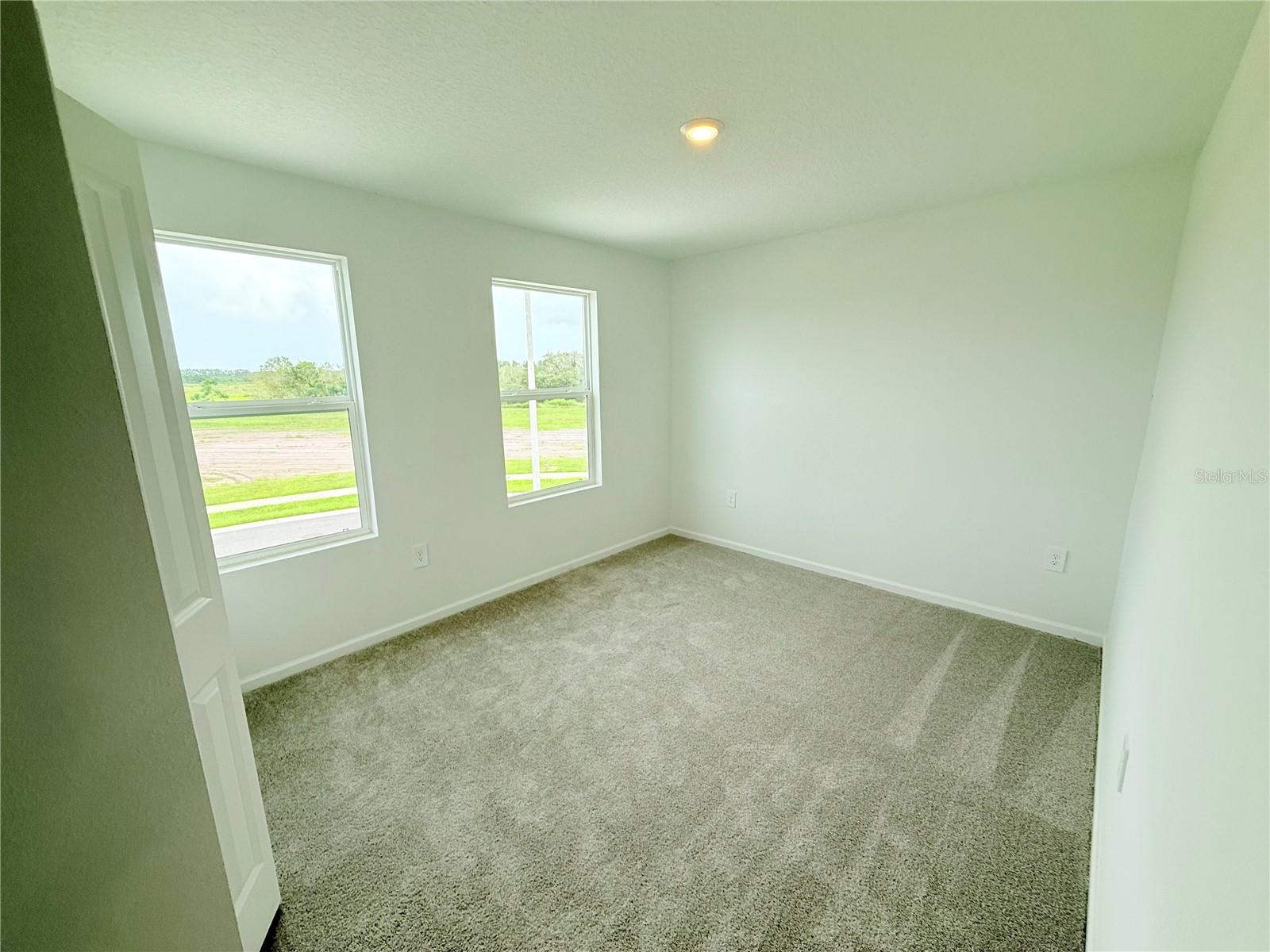 PEACE CREEK RESERVE 40'S - Residential Lease