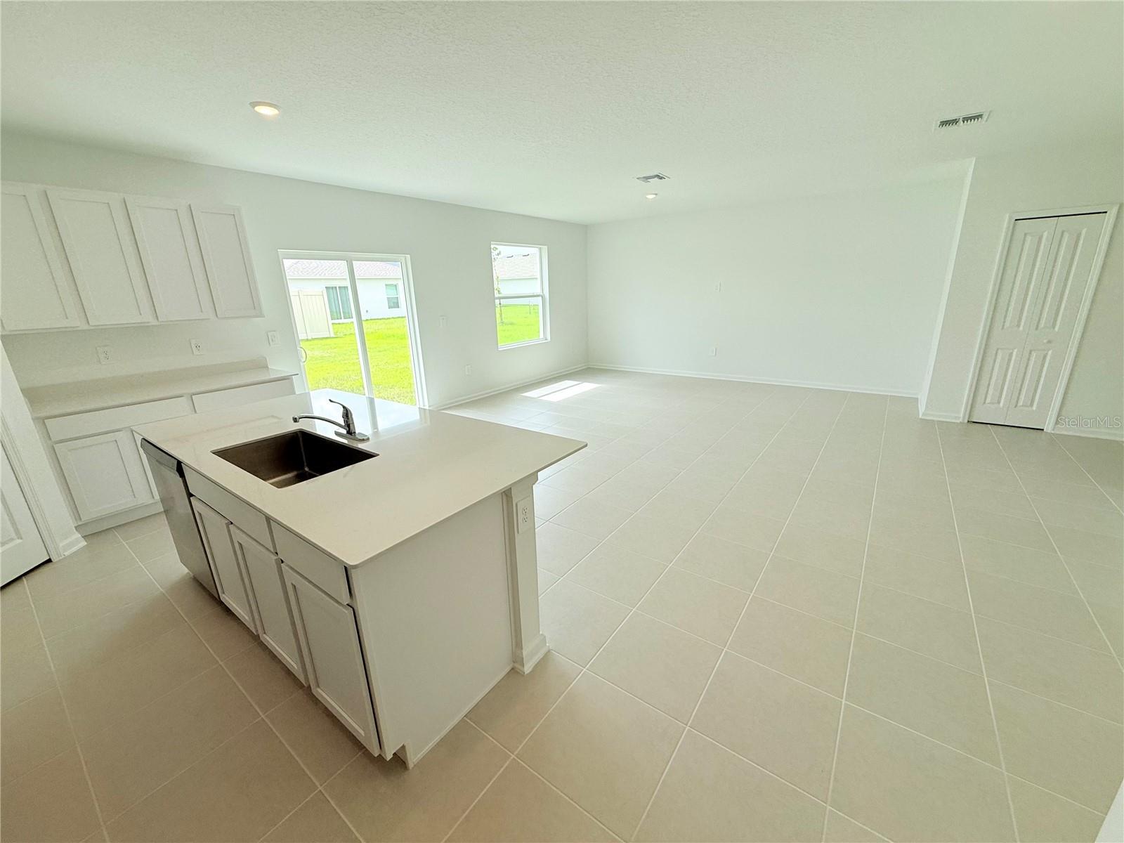 PEACE CREEK RESERVE 40'S - Residential Lease