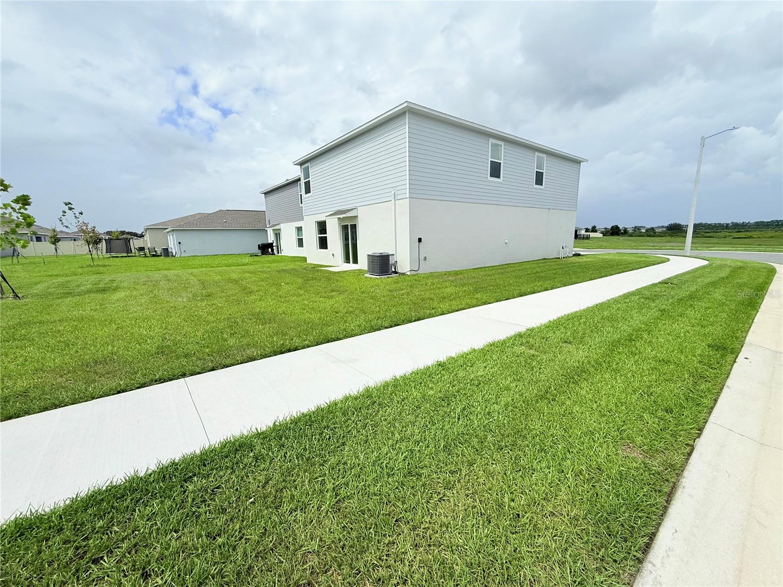 PEACE CREEK RESERVE 40'S - Residential Lease