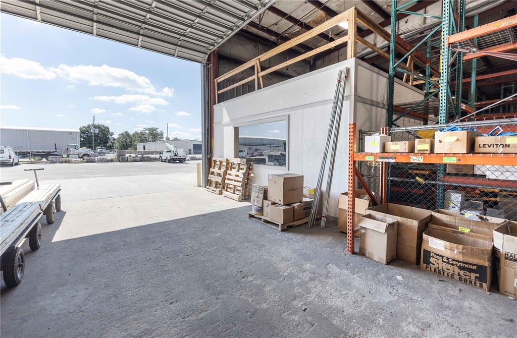 Photo of 719 Industrial Drive, Wildwood, FL 34785 (MLS # G5118977)