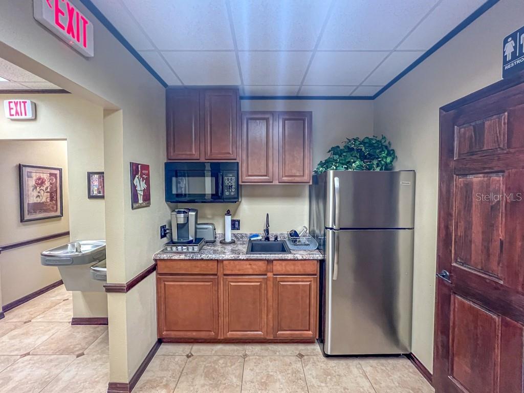 HARBOR POINTE BUS CENTER - Commercial Lease