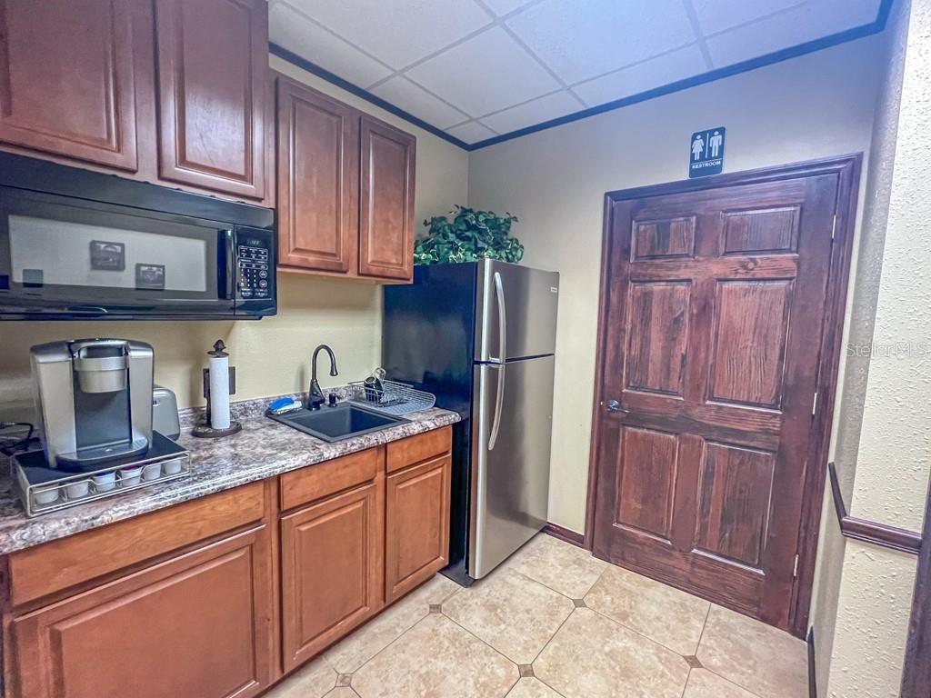 HARBOR POINTE BUS CENTER - Commercial Lease