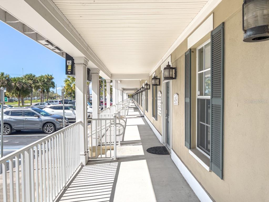 HARBOR POINTE BUS CENTER - Commercial Lease