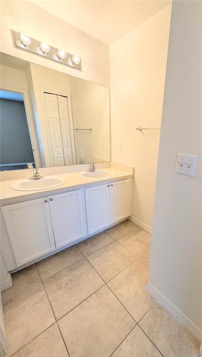 EDGEWATER AT LAKE BRANDON - Residential Lease