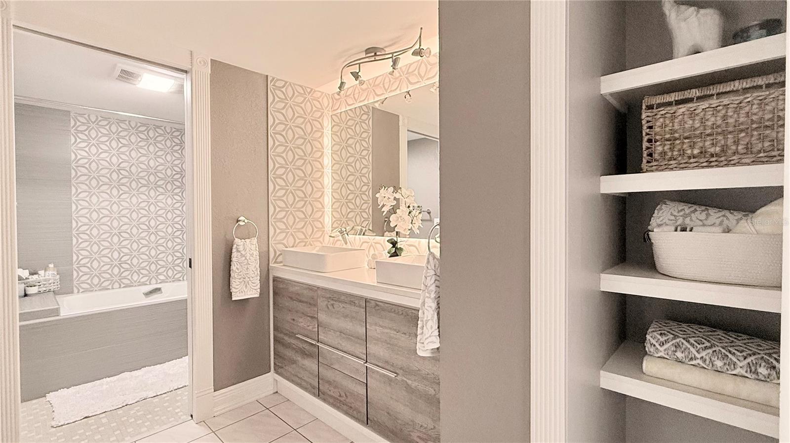 PELICAN BAY YACHT CLUB CONDO BLDG B - Residential