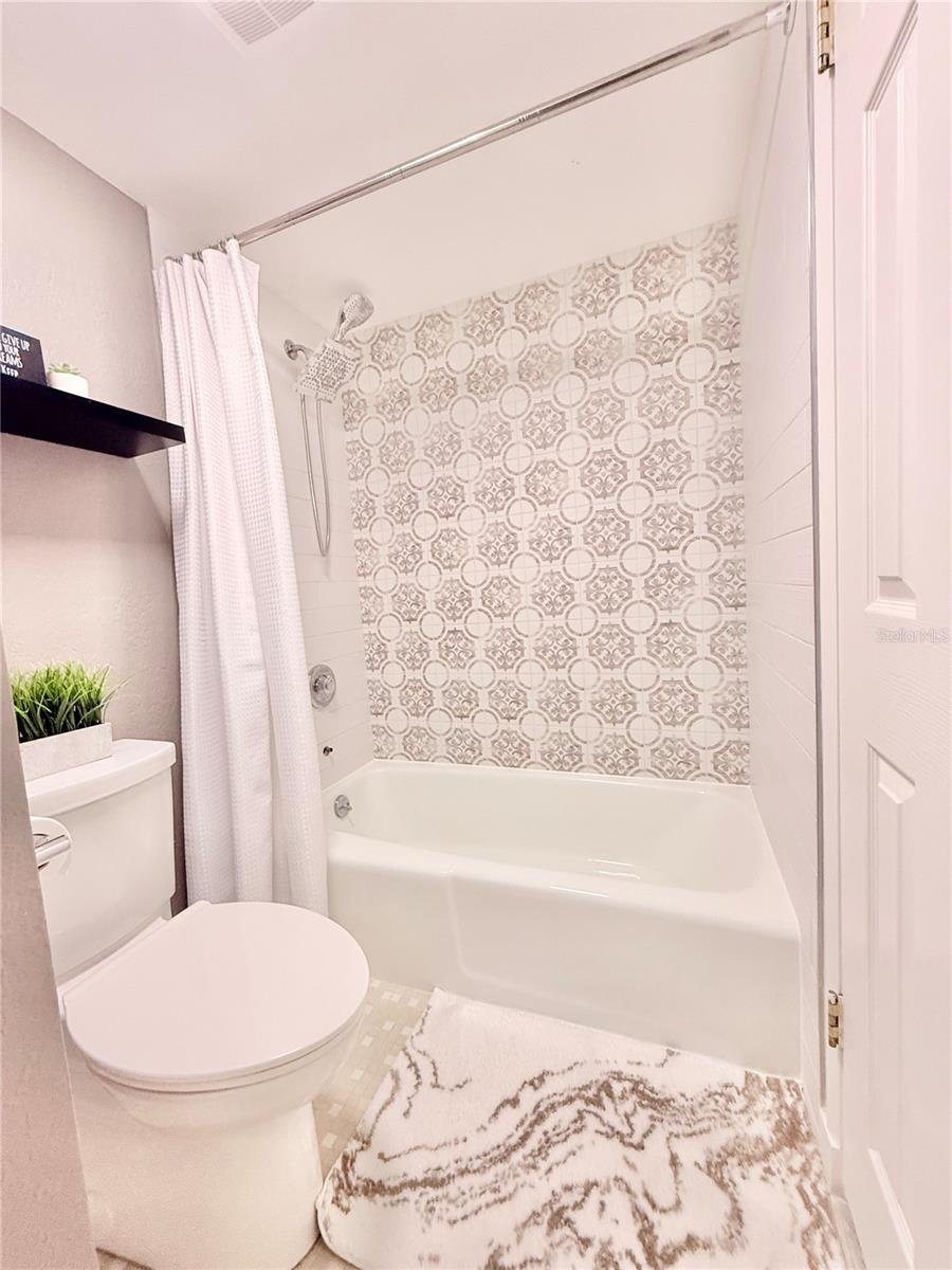 PELICAN BAY YACHT CLUB CONDO BLDG B - Residential