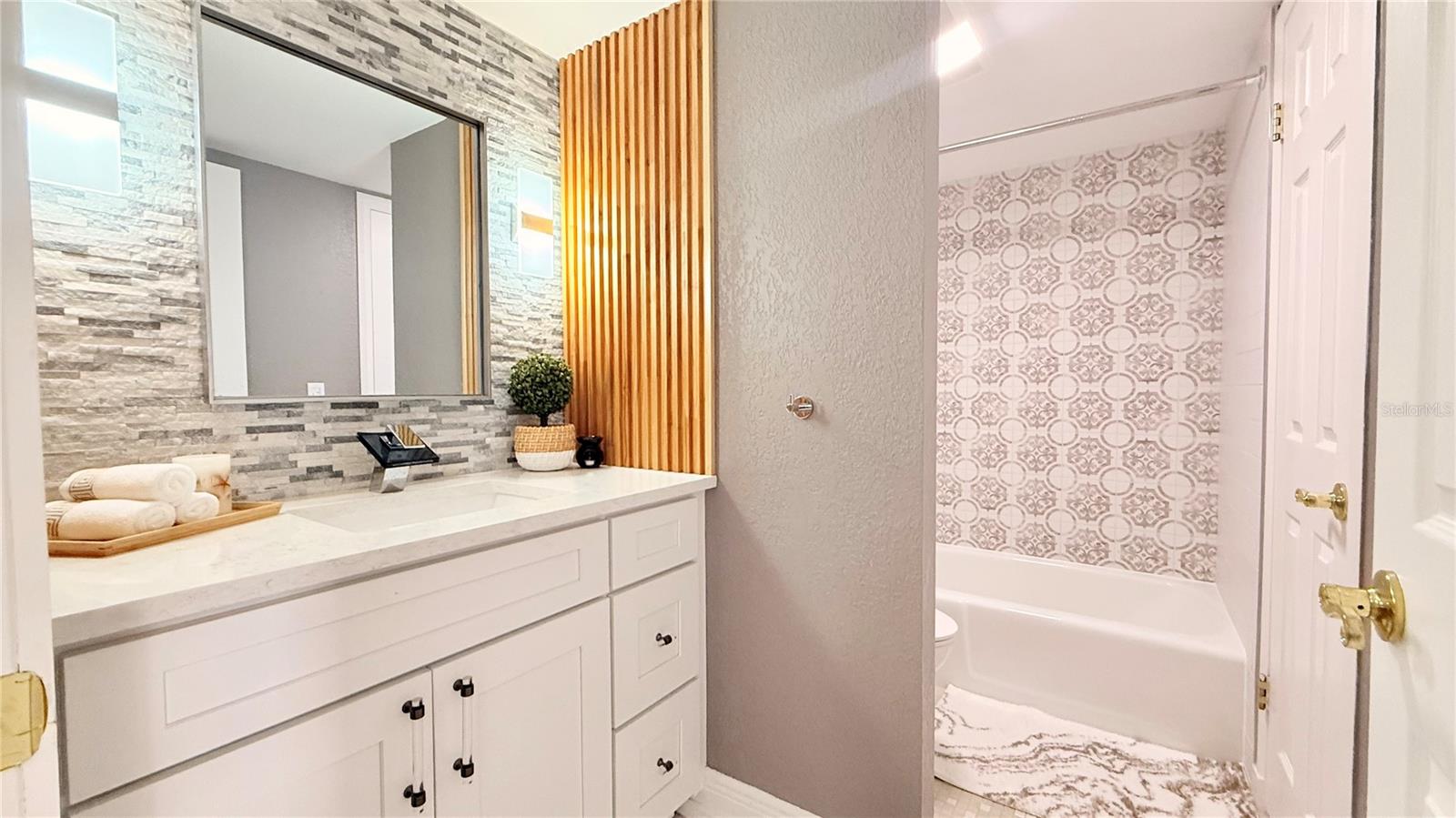 PELICAN BAY YACHT CLUB CONDO BLDG B - Residential