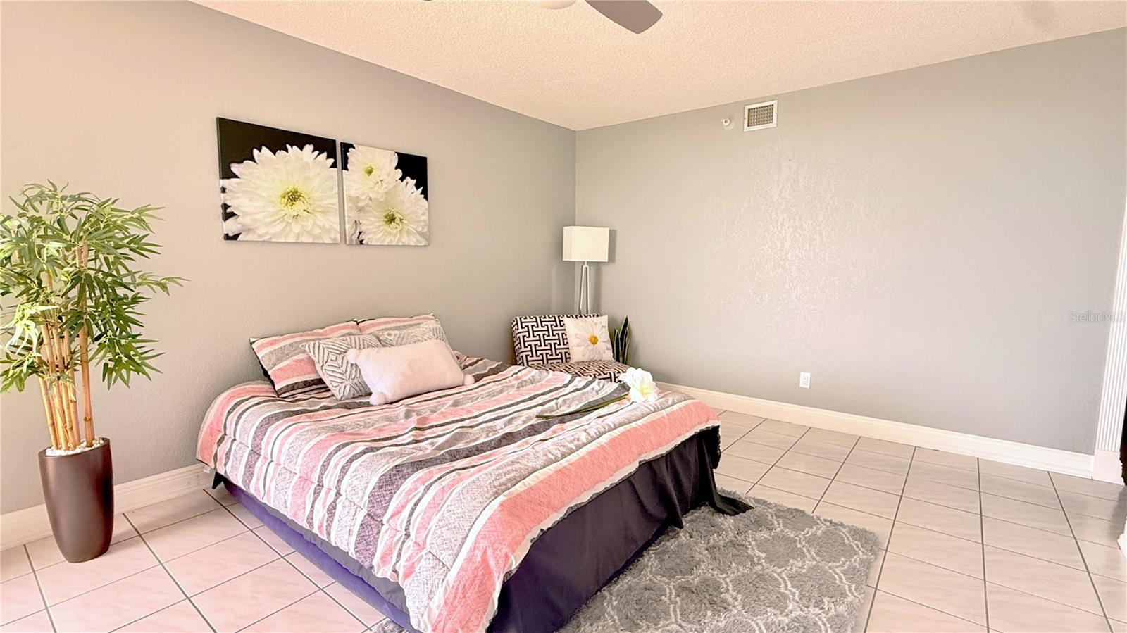 PELICAN BAY YACHT CLUB CONDO BLDG B - Residential