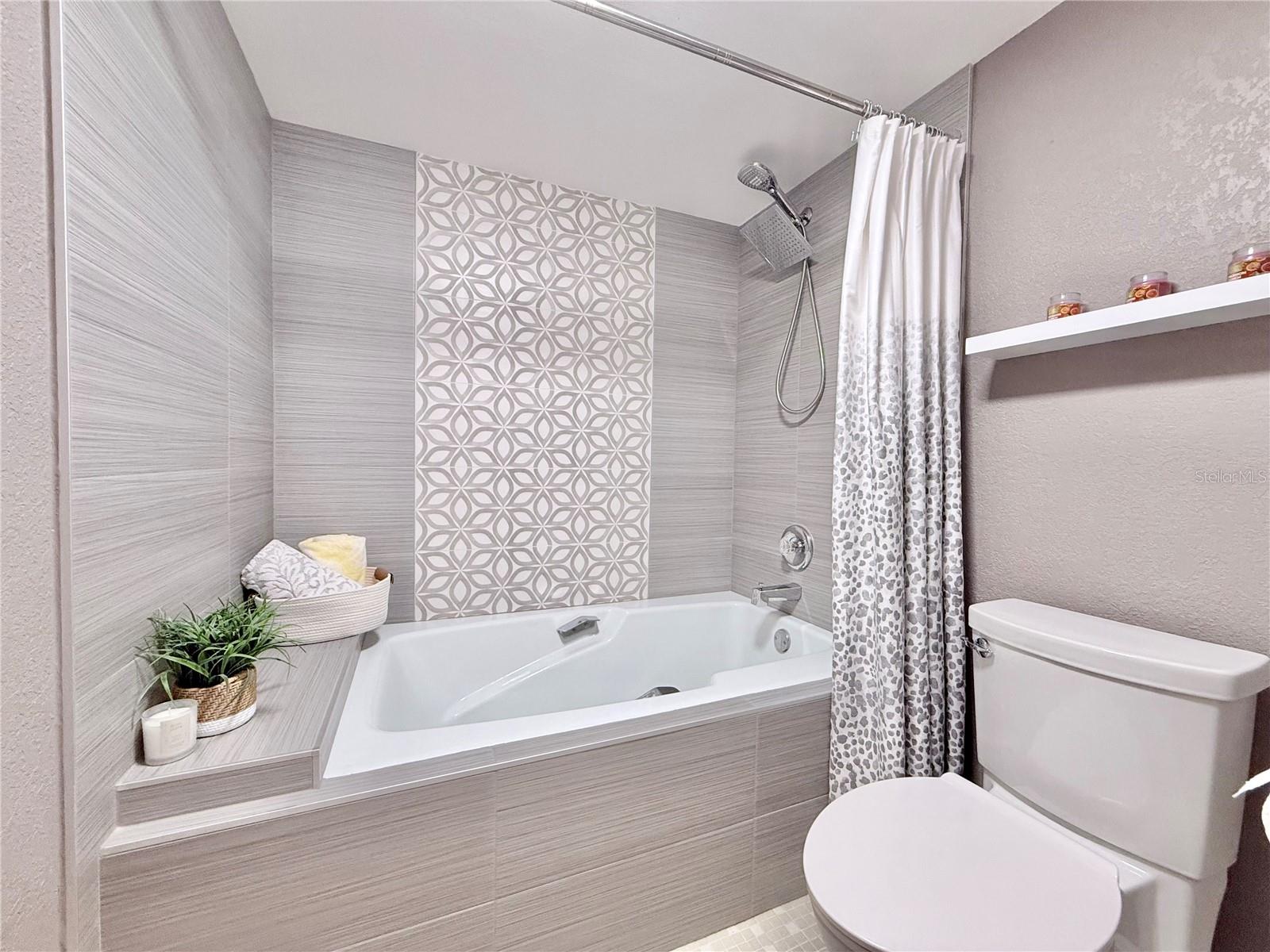 PELICAN BAY YACHT CLUB CONDO BLDG B - Residential