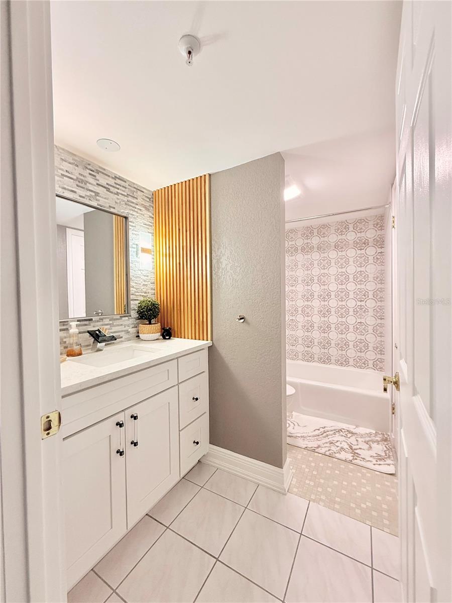 PELICAN BAY YACHT CLUB CONDO BLDG B - Residential