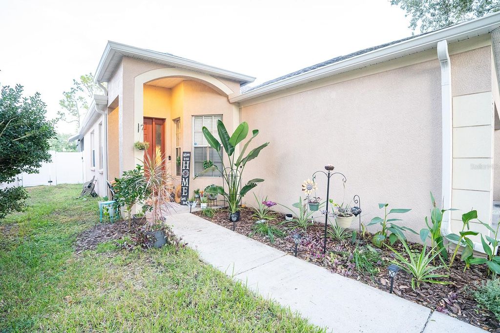 Photo of 6207 Kiteridge Drive, Lithia, FL 33547 (MLS # TB8446543)