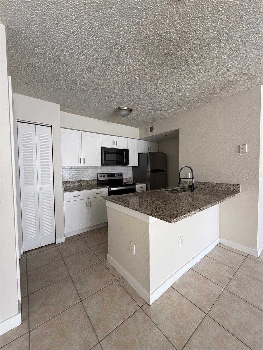 VILLAS DEL SOL AT KISS CONDO - Residential