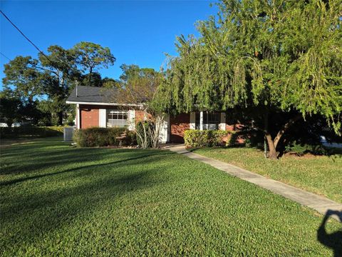 Photo of 8710 W Lanway Drive, Tampa, FL 33637 (MLS # TB8415442)