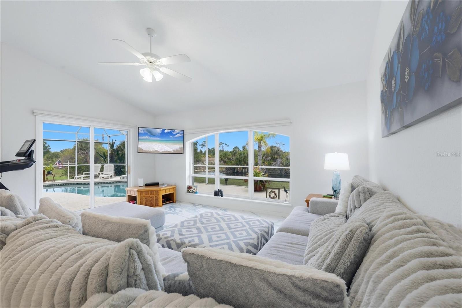 ROTONDA LAKES - Residential