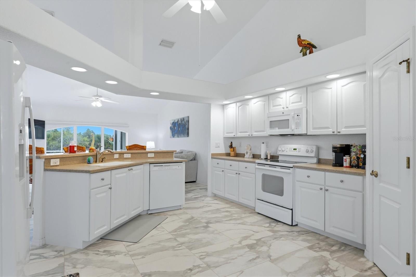 ROTONDA LAKES - Residential