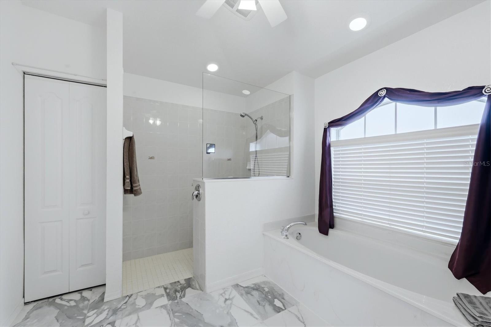 ROTONDA LAKES - Residential