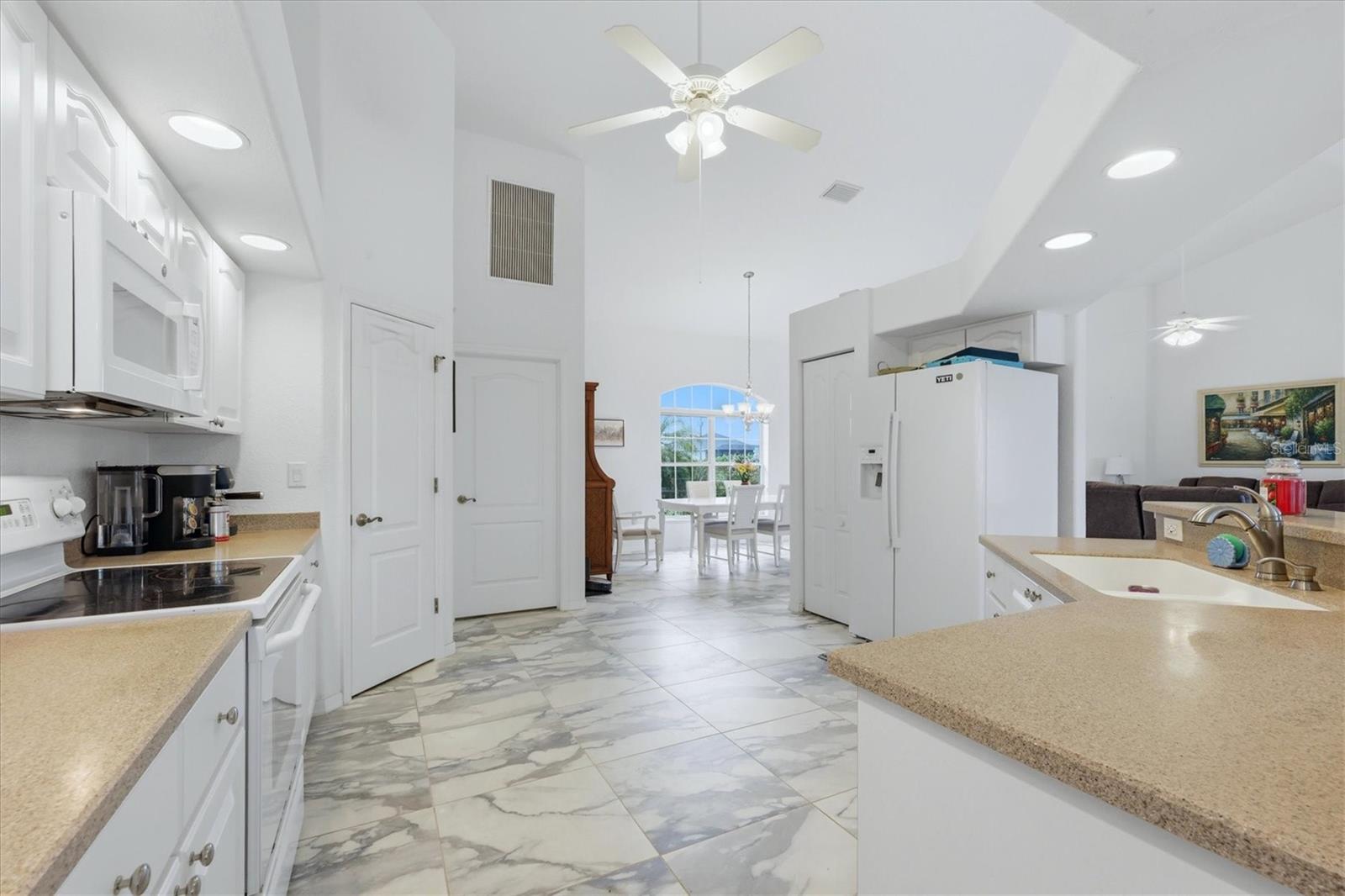 ROTONDA LAKES - Residential