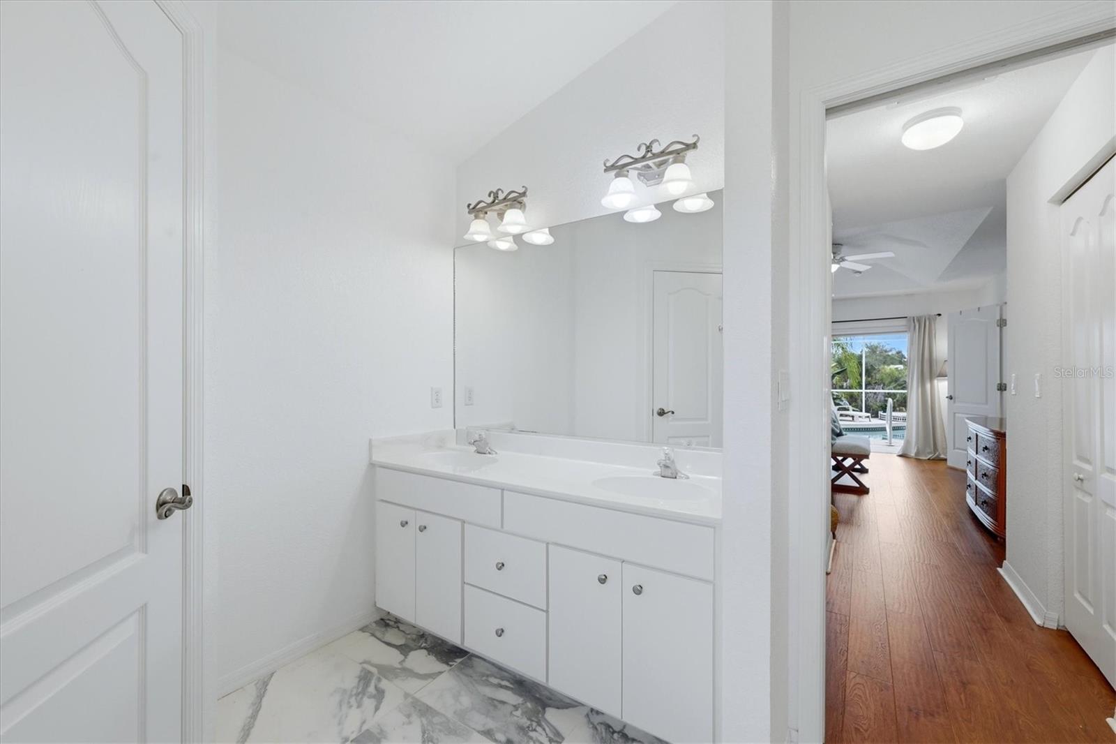 ROTONDA LAKES - Residential