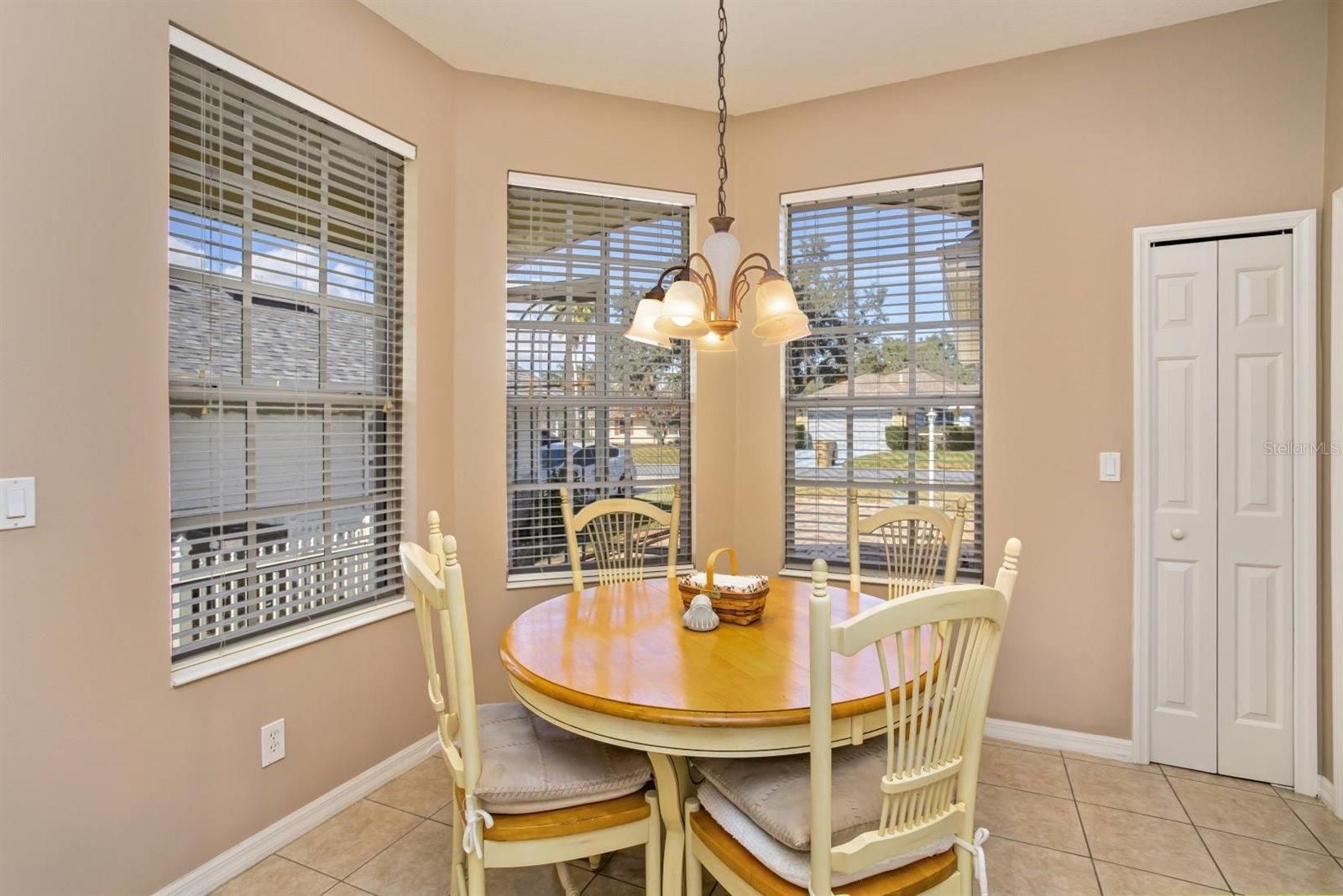 5552 KING JAMES AVENUE