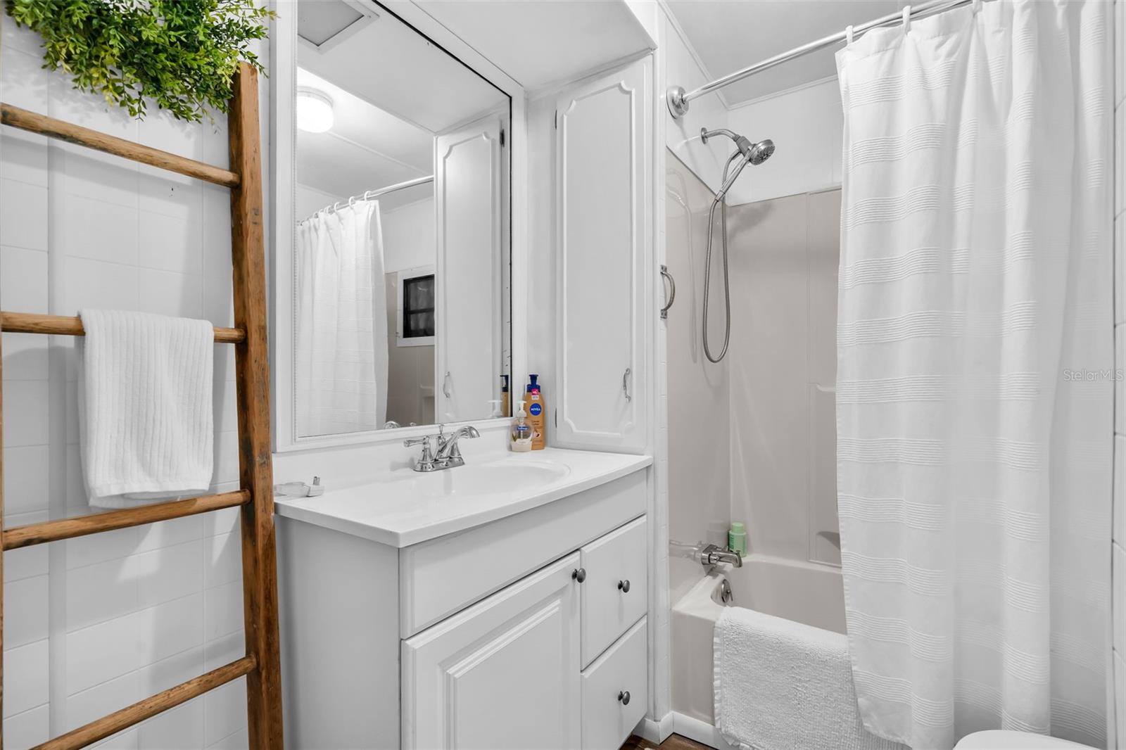 LEISURE LAKE MOBILE HOME PARK CO-OP - Residential