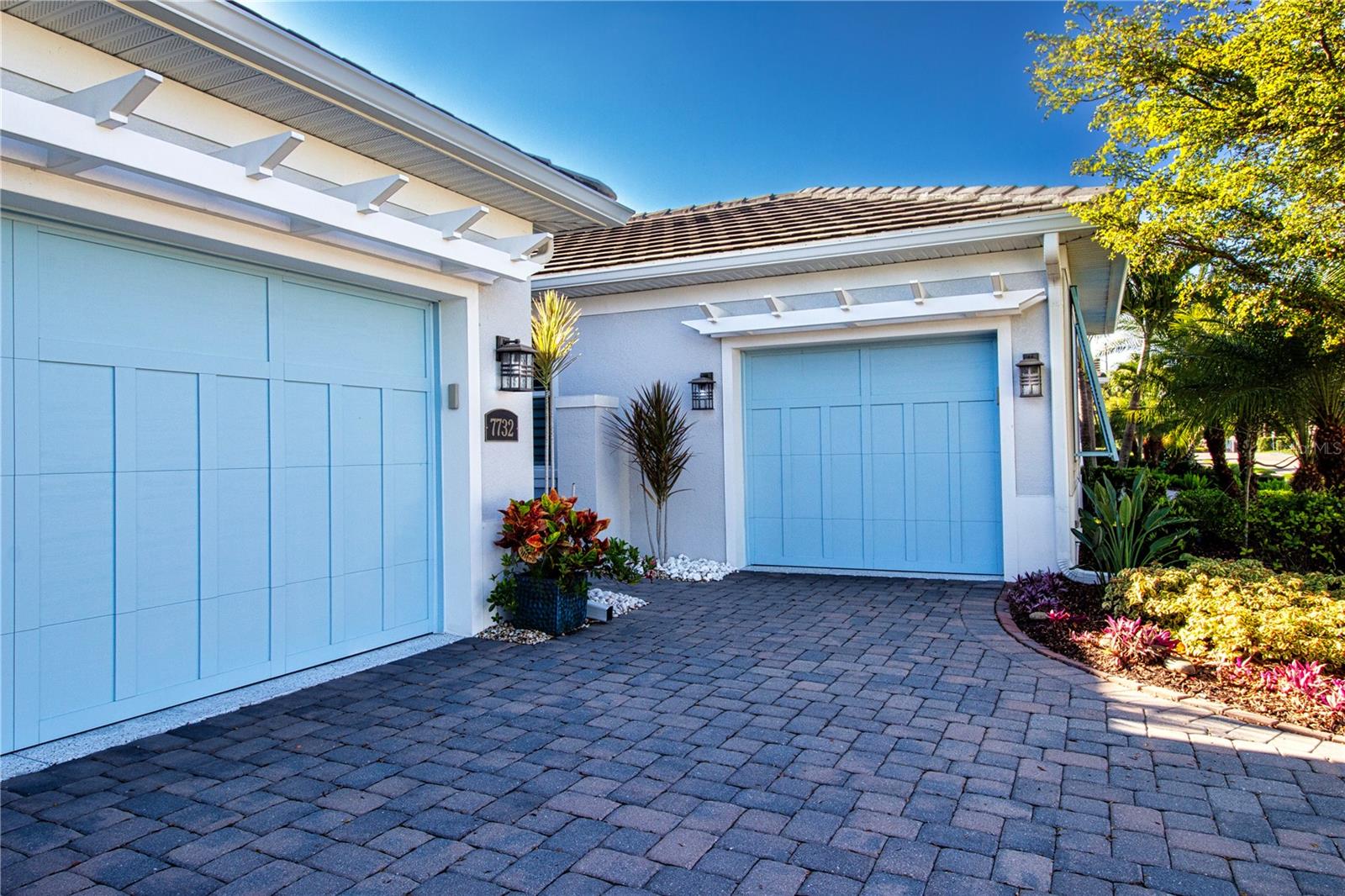 SANDHILL LAKE - Residential