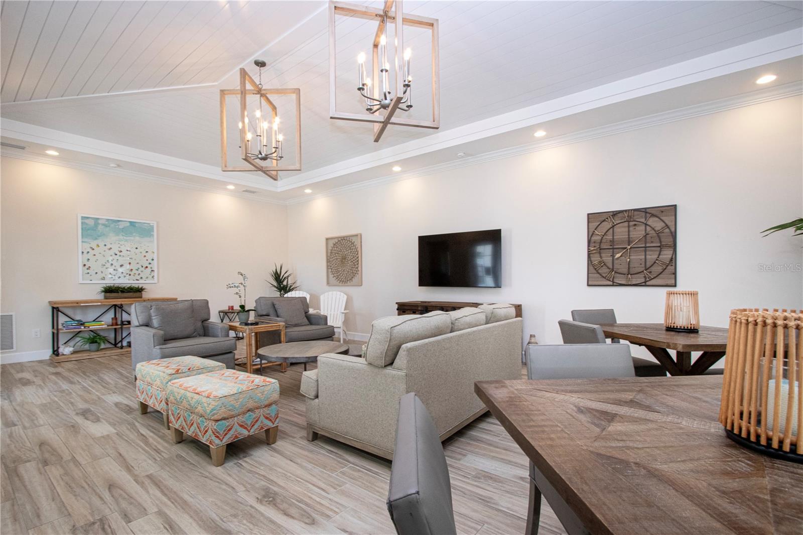 SANDHILL LAKE - Residential