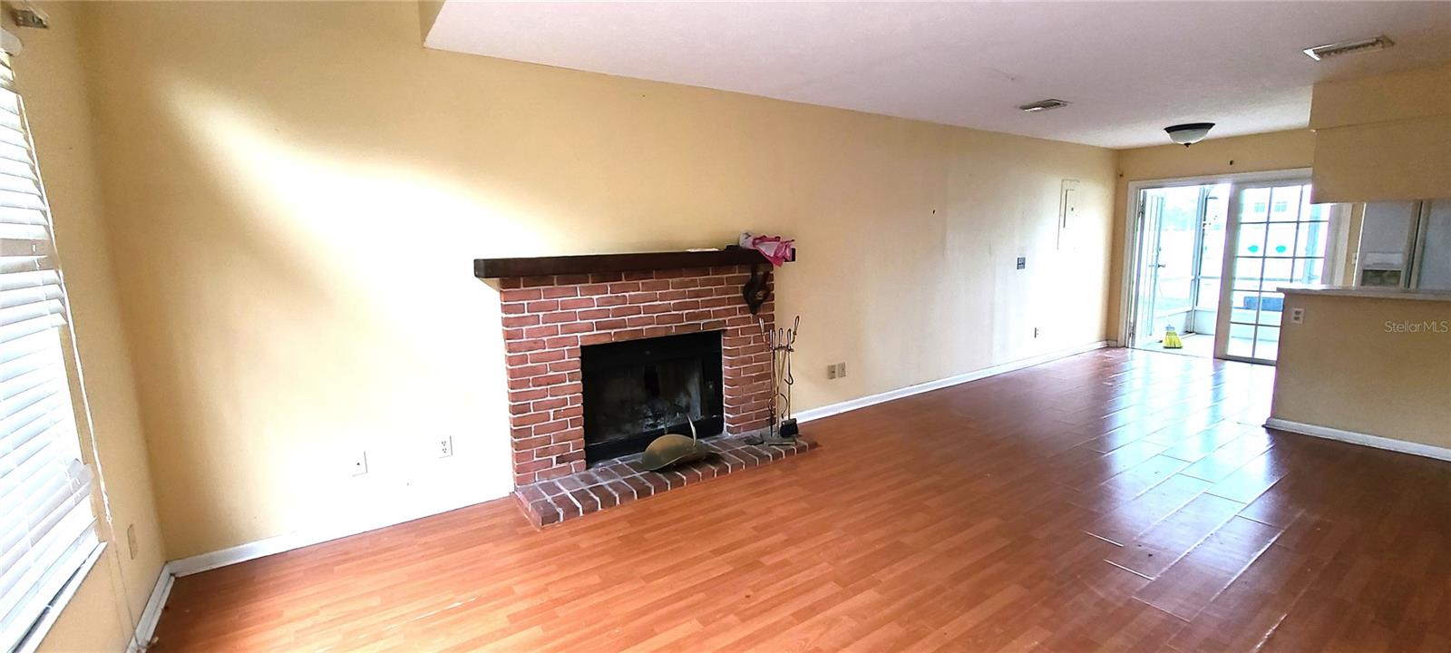 KINGSS COURT TWNHMS - Residential