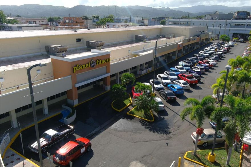 Prime Investment Opportunity – Shopping Center with Established Tenants and Income Growth Potential. This shopping center is a great investment opportunity, currently generating steady income from well-known tenants like Planet Fitness, Island Finance, Mario’s Pizza, and Trend Nails. There are two available spaces that with great potential for increased revenue. One space is 4,472 sf., and the other is an end-cap unit in excellent condition with 6,920 sf., plus a mezzanine and loading dock. These units present significant opportunities for expanding the center's income stream. Additionally, the property includes a second floor with approximately 13,000 sf of undeveloped space, providing even more potential for growth and additional revenue. Located in the heart of Caguas' urban town core, next to the vibrant Paseo Gautier Benitez, the center boasts ample parking with a lot and garage accommodating 112 vehicles, plus 4 handicap spaces. The total size of the center is 53,000 sq. ft., making this a prime opportunity for both current income and future development.