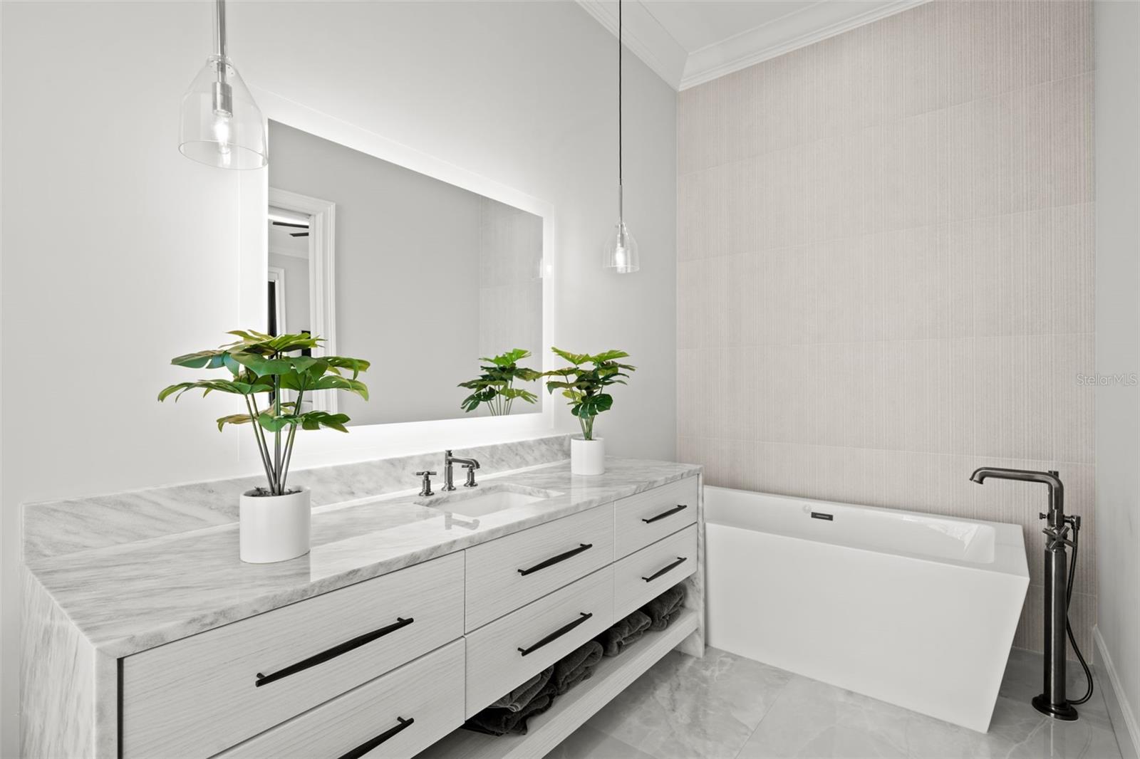 SUNSET PARK ISLES UNIT 4 - Residential