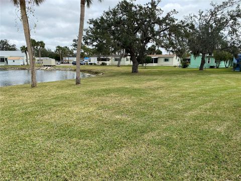 A home in ELLENTON