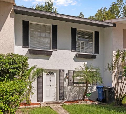 Photo of 11717 Wesson Circle E, Tampa, FL 33618 (MLS # TB8510334)