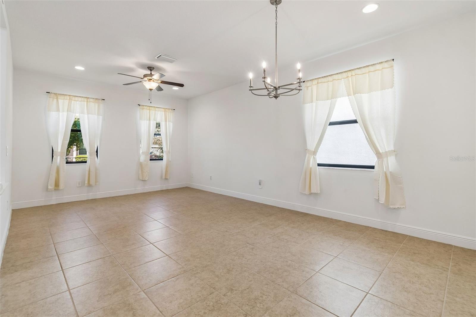 FLORABLU ESTATES - Residential