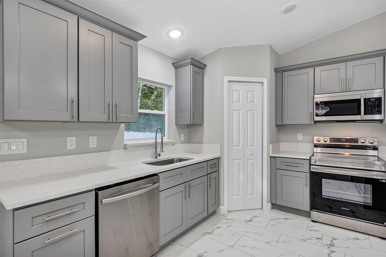 BELLEVIEW HEIGHTS ESTS (DIRT) - Residential