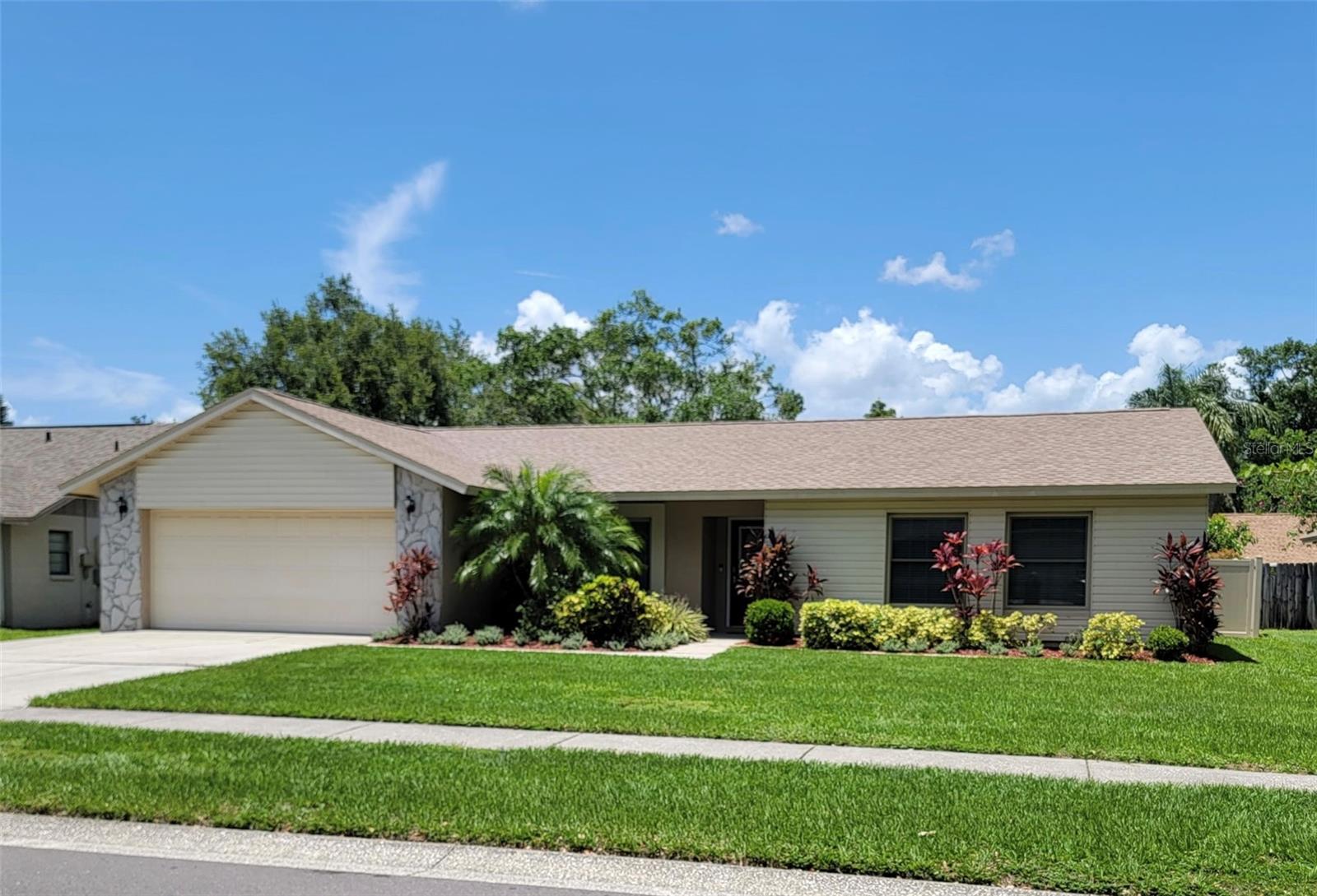 1612 SHADY LEAF DRIVE