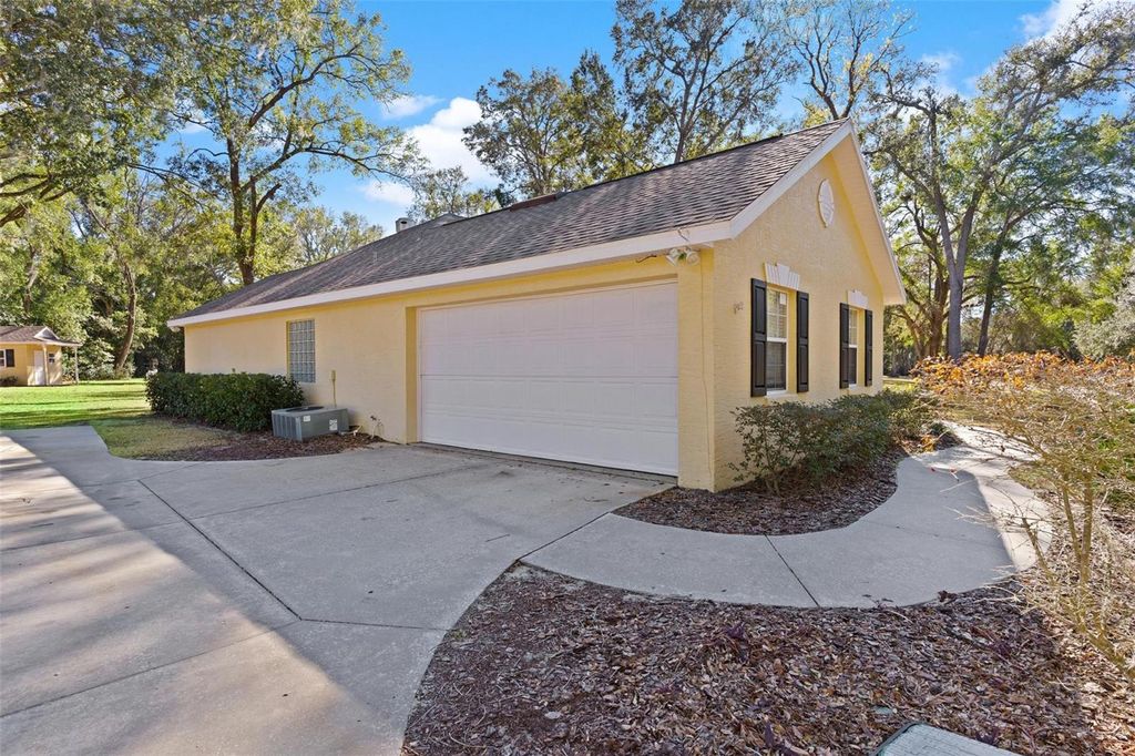 Photo of 1803 Otters Pond Road, Fruitland Park, FL 34731 (MLS # G5107911)