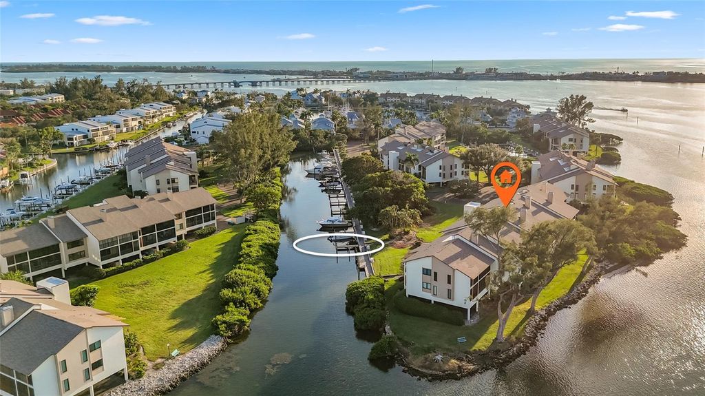 Mariners Cove Condo Ph I tract | Sarasota Real Estate 4 Photo of 3840 Mariners Way #525, Cortez, FL 34215 (MLS # A4669536)