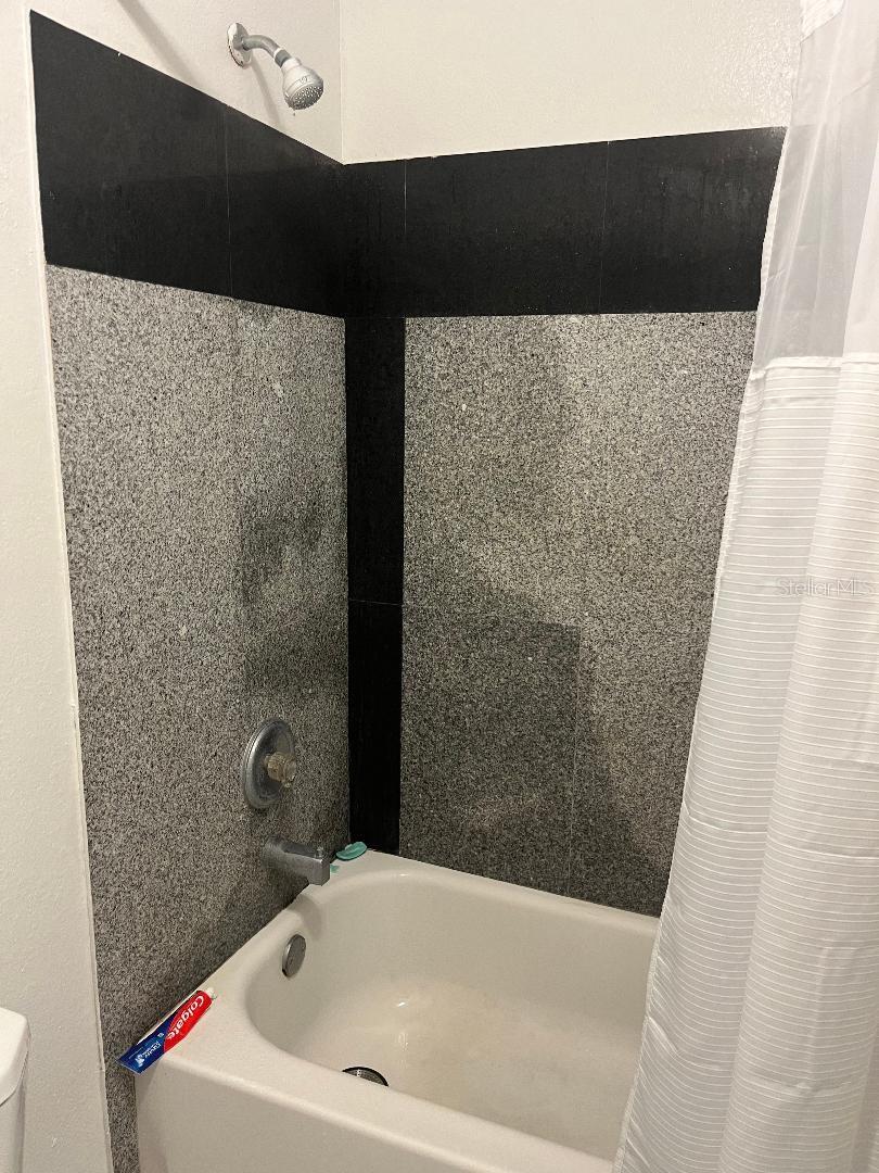 ALLIANCE CONDO - Residential Lease