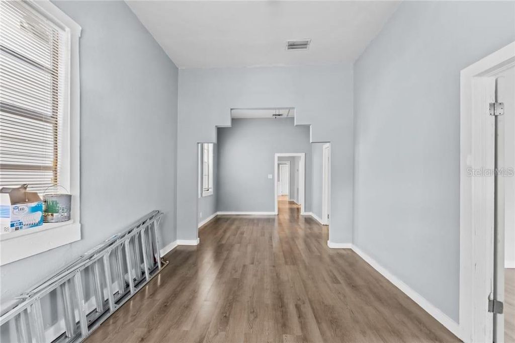 Photo of 2320 W Walnut Street, Tampa, FL 33607 (MLS # TB8393001)