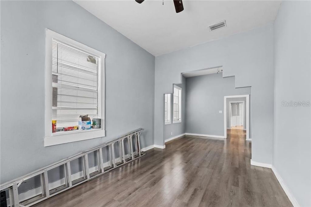 Photo of 2320 W Walnut Street, Tampa, FL 33607 (MLS # TB8393001)