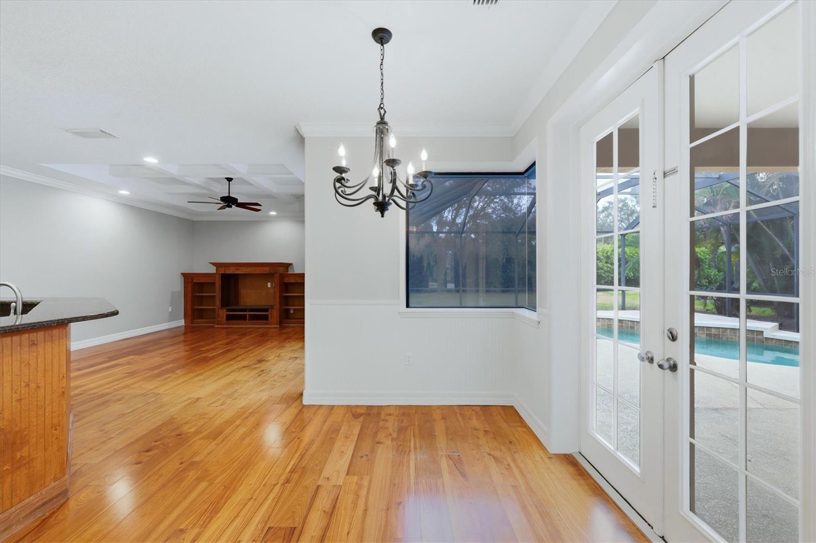 SECLUDED OAKS - Residential