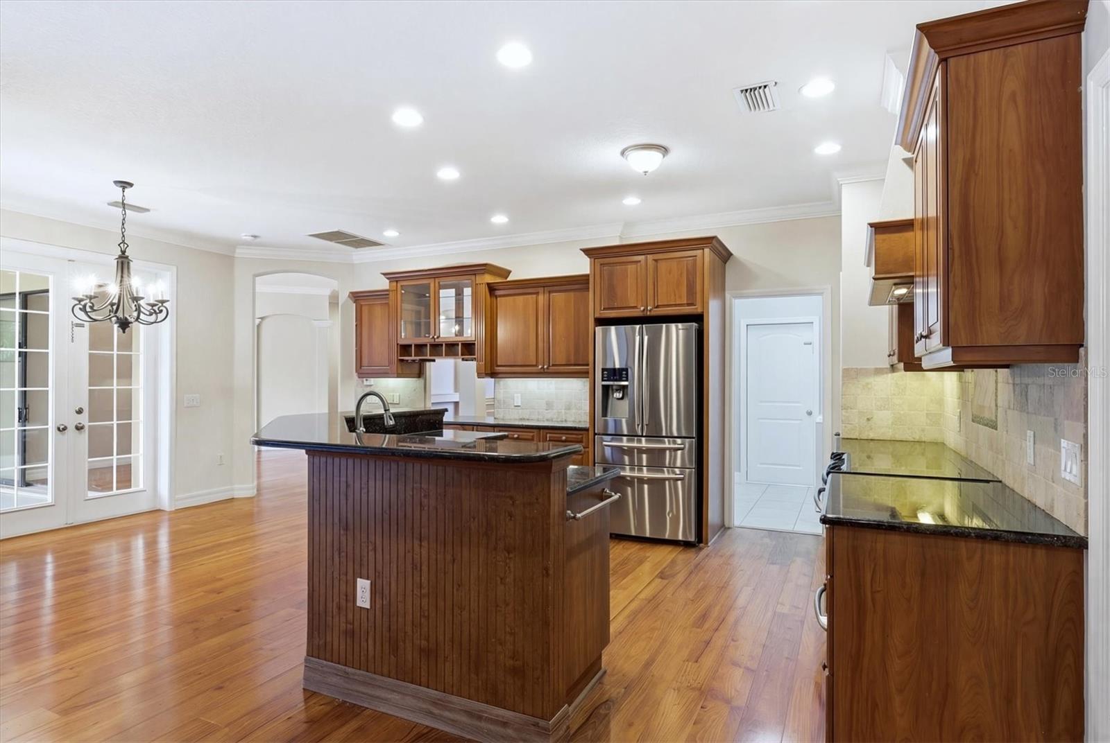 SECLUDED OAKS - Residential