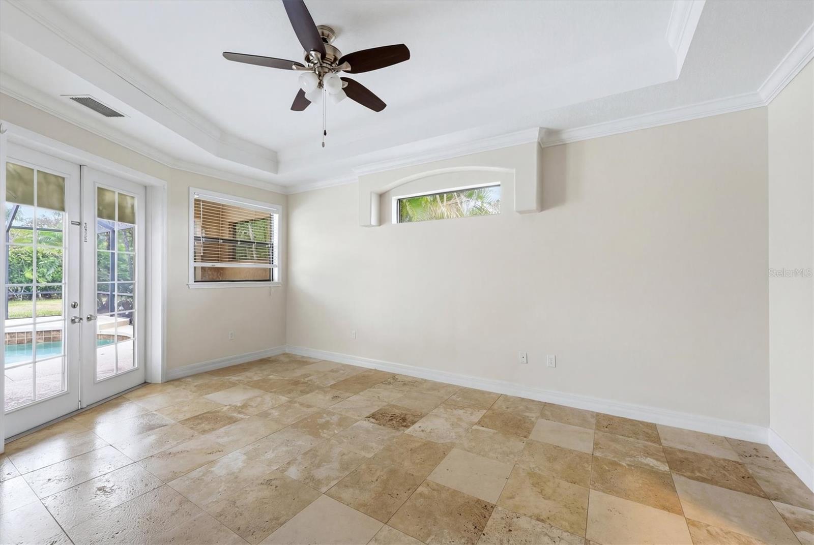 SECLUDED OAKS - Residential